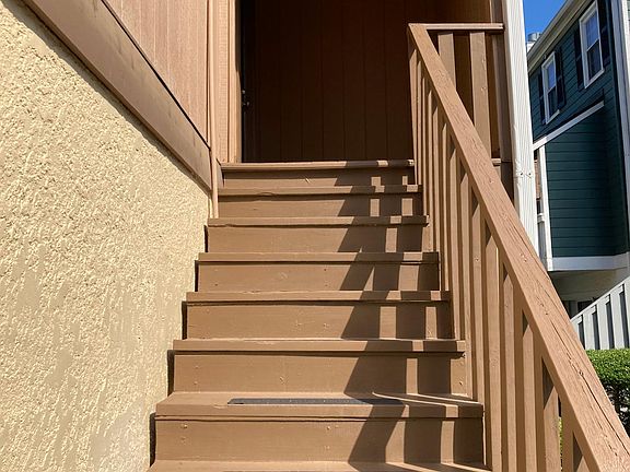 Private stairs to 2nd floor