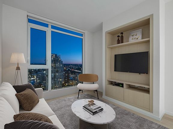 5th image of 1351 Continental St #2508
