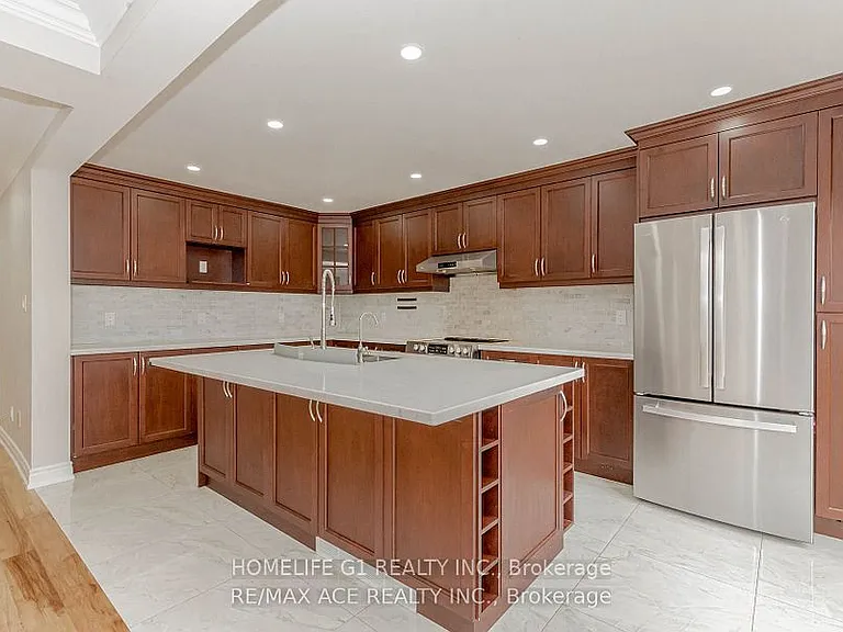 1319 Greenwood Cres — Photo 14