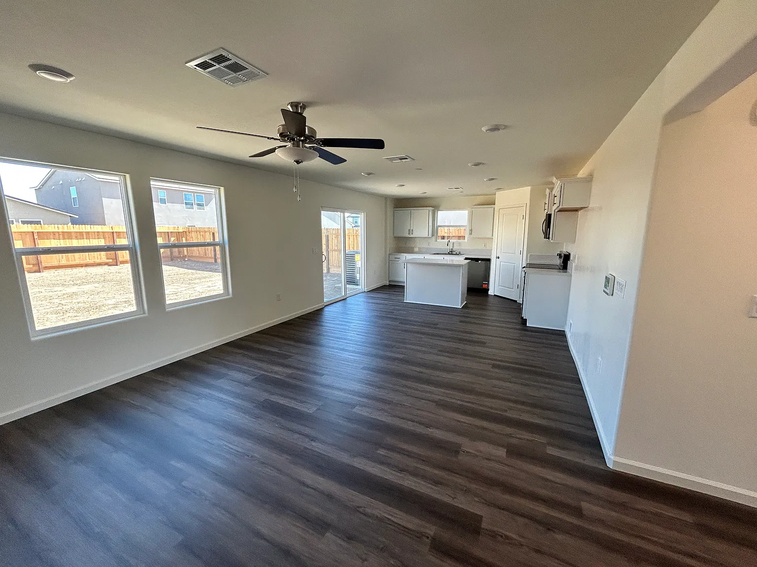 3 bed, 2.5 bath, 1590 sqft, $2,300 — Photo 2