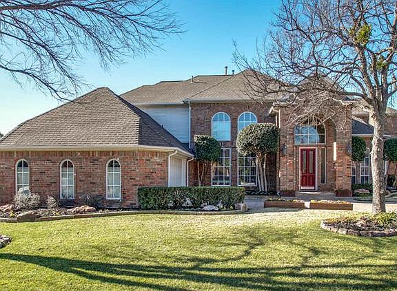 2nd image of 661 Hawthorn Cir