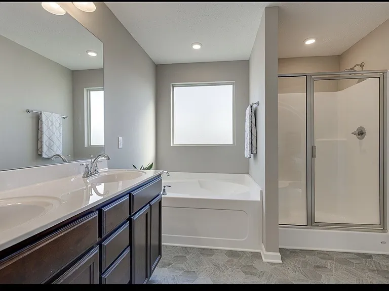 2110 Oak Dr — Photo 7