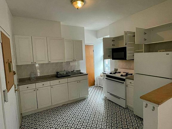 4th image of 256 E 89th St APT 2