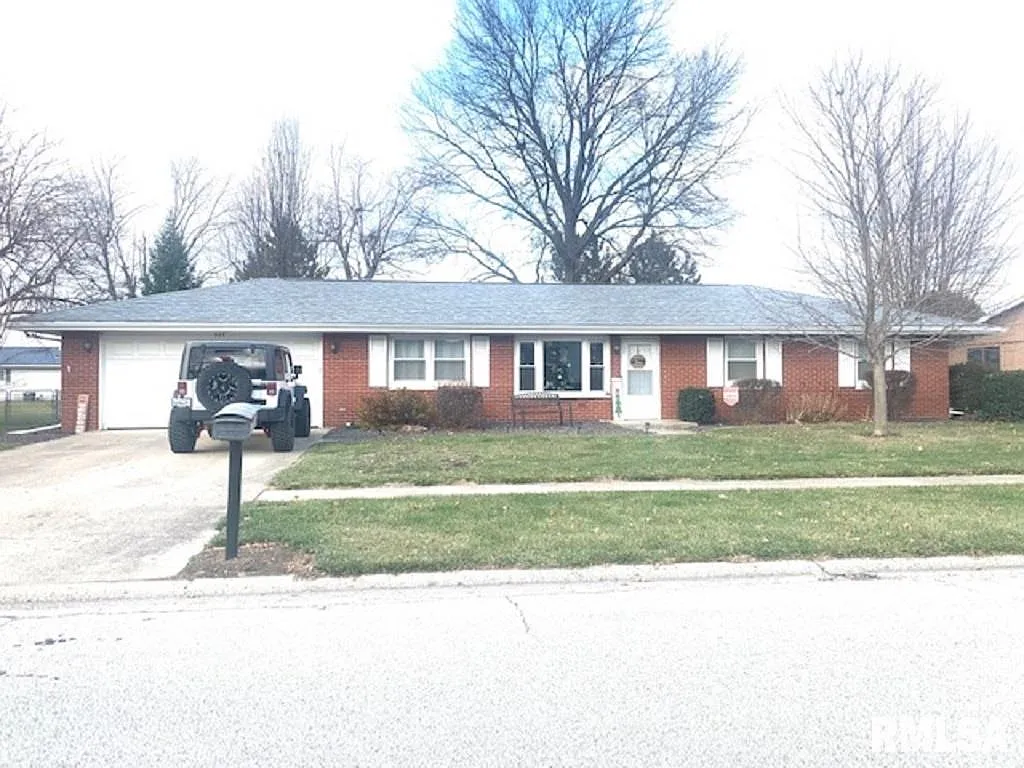 327 Virginia Ave photo 1