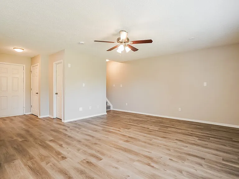 6333 Saybrooke Dr — Photo 5