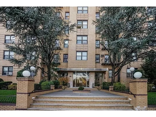 Sold by Metropolitan Brokers Inc. | media 17