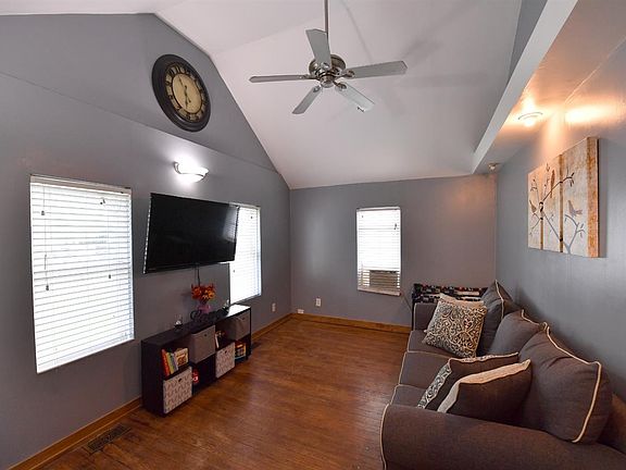 2nd image of 111 E Taylor St