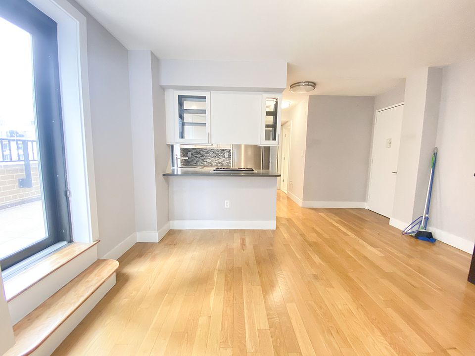 1st image of 305 E 47th St #20
