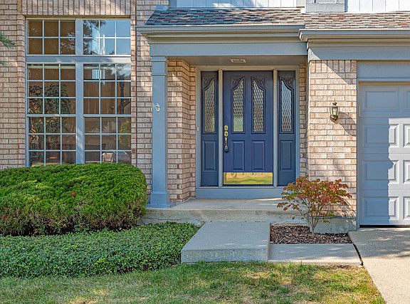 3rd image of 82 Fontaine Ct