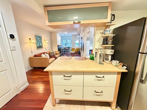 4th image of 1413 Hopkins St NW APT 1