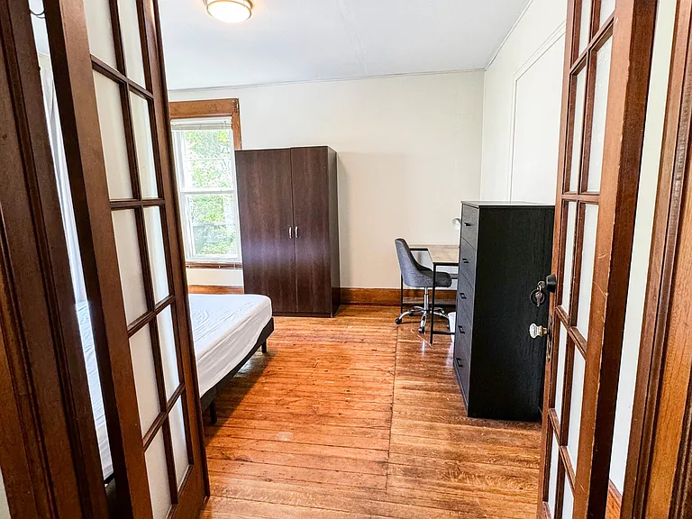 128 Blair St — Photo 8