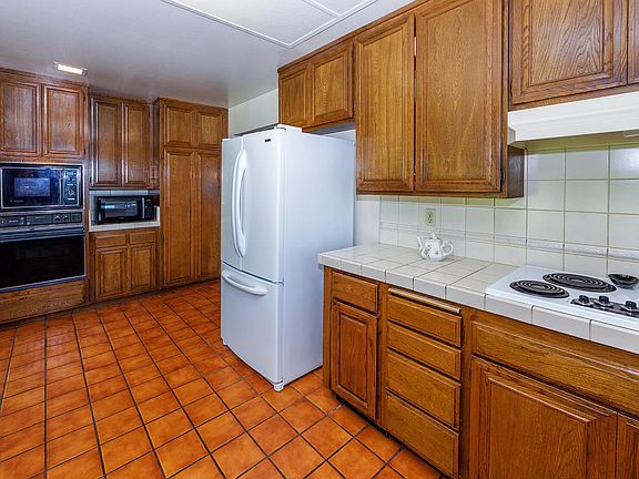 3rd image of 2583 Leafwood Dr