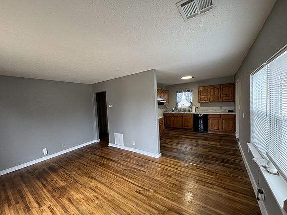 5th image of 6406 E King St