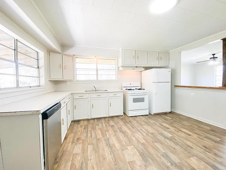 101 Phillip St — Photo 4
