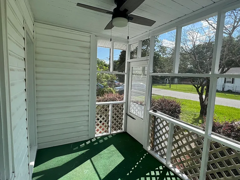 1010 Lynch St — Photo 2