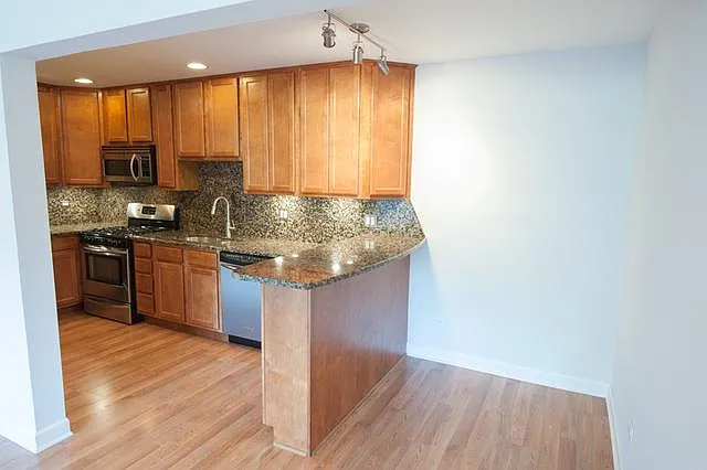 5348 N Cumberland Ave #410 — Photo 9