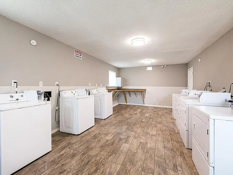 Carolina Breeze Apartments — Photo 34
