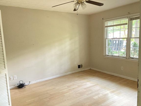 5th image of 5652 Marian Ln NW