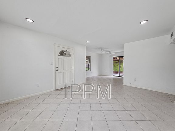 5th image of 717 E Jim Hogg Ave