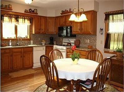 4th image of 18 Forest Hill Dr