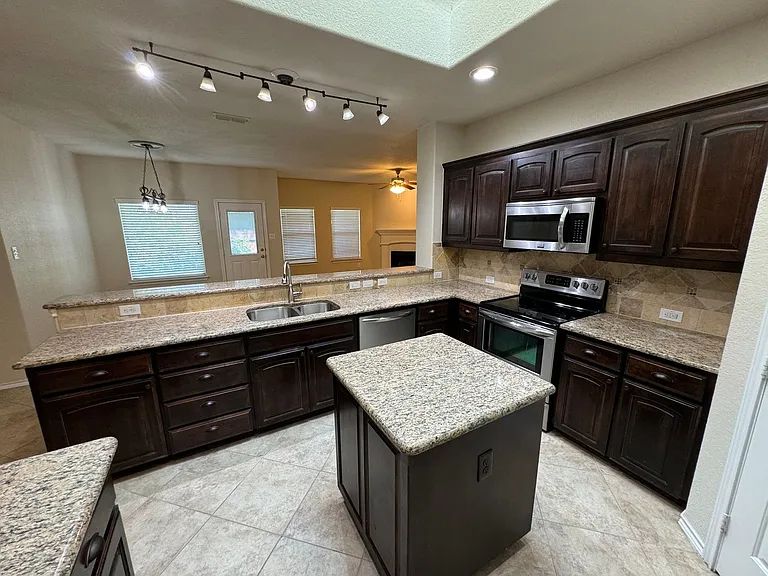 3020 Tamarack Ln — Photo 5