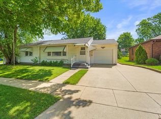 29 5th Ave NE, Oelwein, IA 50662