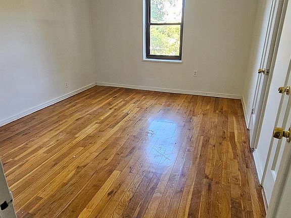 4th image of 21 Schenck Ave APT 2AC