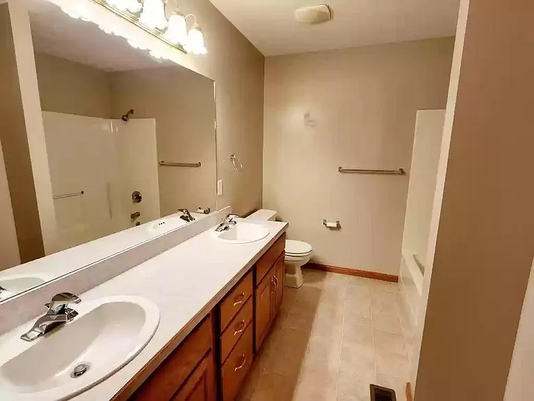 1301 Sierra Dr — Photo 14