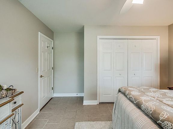 5th image of 404 Siena Dr