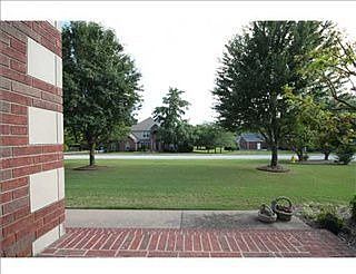 3rd image of 210 Devon Grn