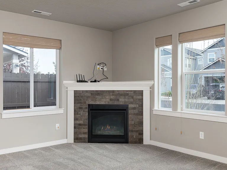 2557 NW Spruce Pl — Photo 6
