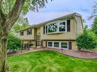 5514 Meadowood Dr, Fitchburg, WI 53711
