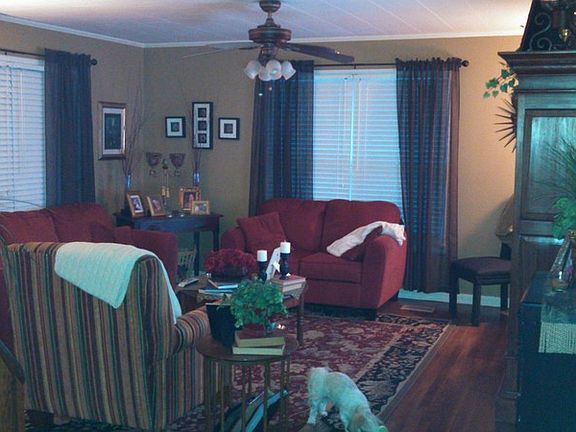 Living Room : Hardwood floors