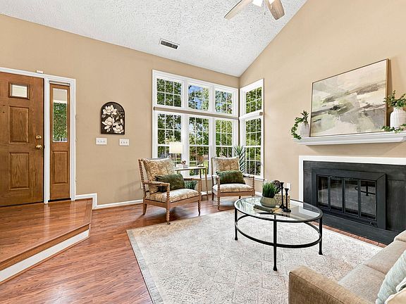 4th image of 5 Wavecrest Ct