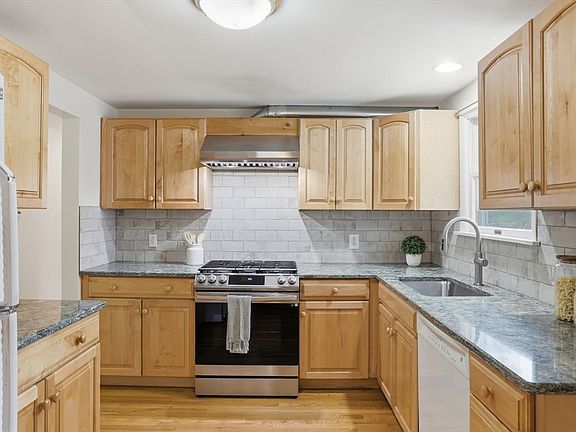 5th image of 6 Hillcrest Rd