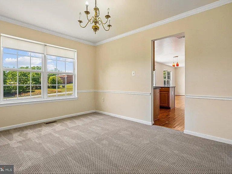 14677 Cloverdale Rd — Photo 16