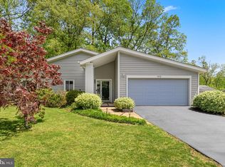 1412 Sadlers Wells Dr, Herndon, VA 20170