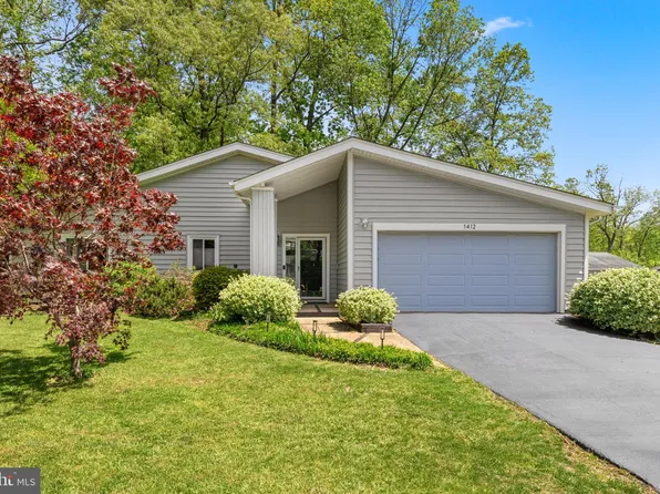 1412 Sadlers Wells Dr, Herndon, VA 20170