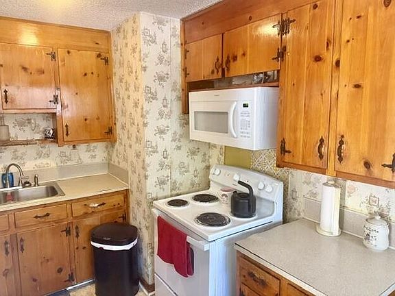 5th image of 3923 Hilda St