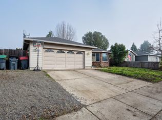 1860 Cottonwood Dr, Central Pt, OR 97502