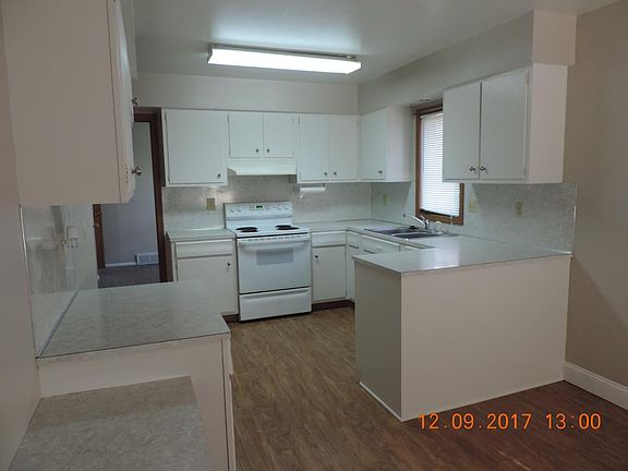 3rd image of 9608 Binney St