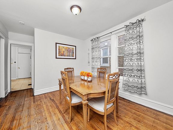 4th image of 949 N Central Park Ave