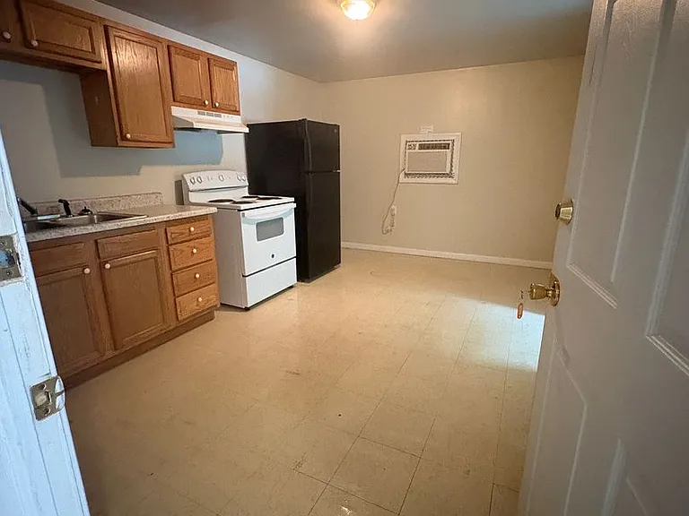 205 S Lewis St — Photo 3