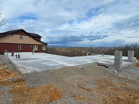 4th image of 178 Waightstill Dr