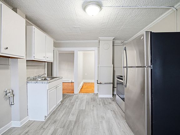 3rd image of 77 Walnut St