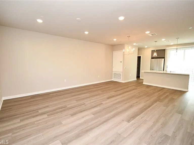 1487 Skyline Ln — Photo 9