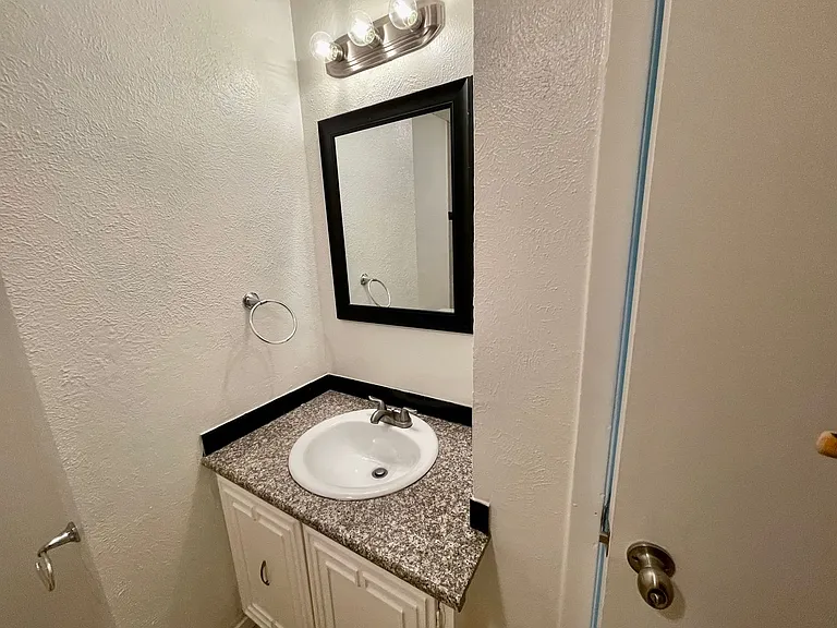 2310 Chapel Hill Ln — Photo 17
