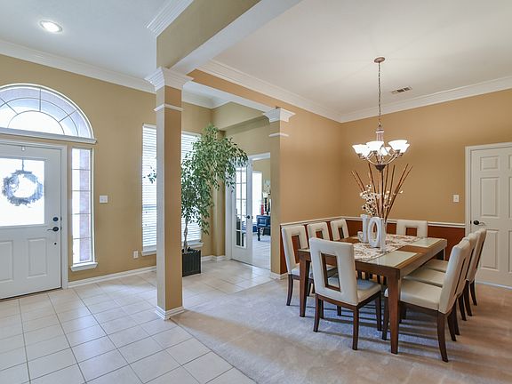 3rd image of 6703 Forest Park Dr
