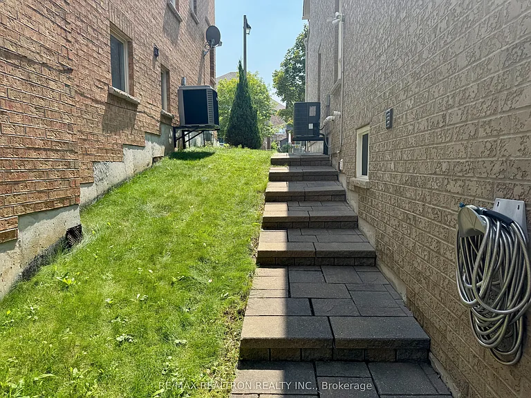 11 Hubner Dr #BASEMENT — Photo 6