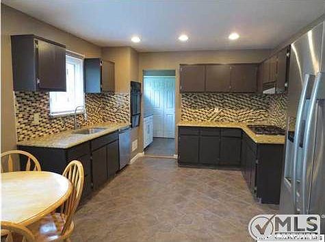 4th image of 25 Bunker Hill Dr